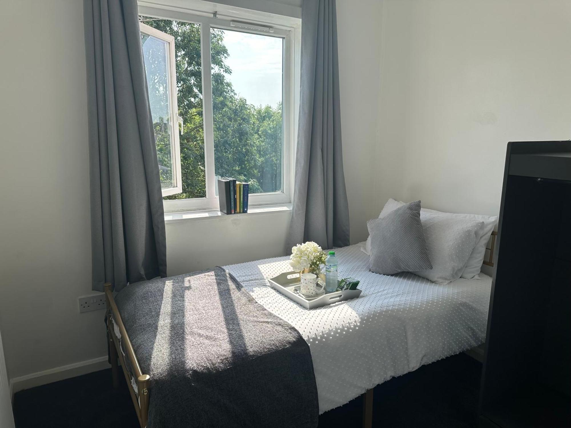 Experience London With Easy Villa Bromley Exterior photo